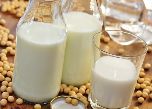 Mleko sojowe w szklanych butelkach