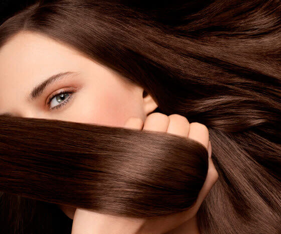 Jedwabiste włosy - kremy zmiękczające włosy