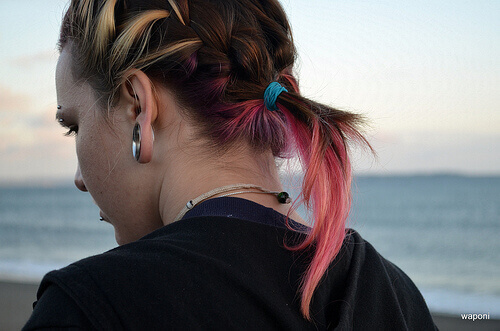 Dziewczyna z warkoczem - modne fryzury