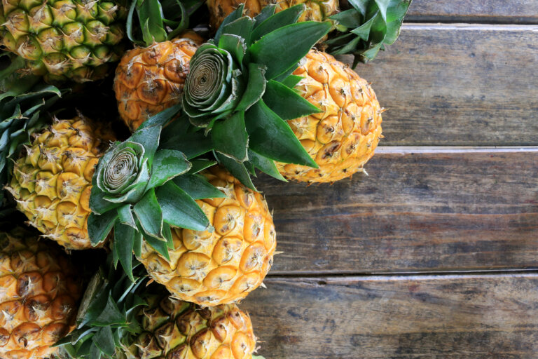 Skórka z ananasa: pomysły na pyszne i zdrowe napoje