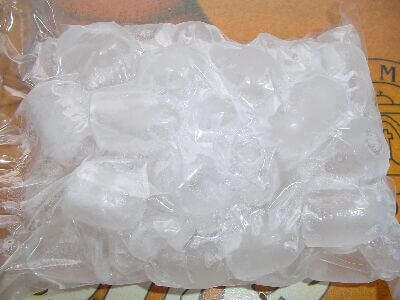 Kostki lodu w woreczku