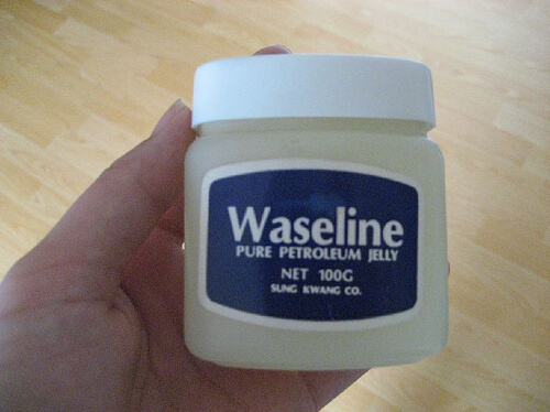 Wazelina w pudełku