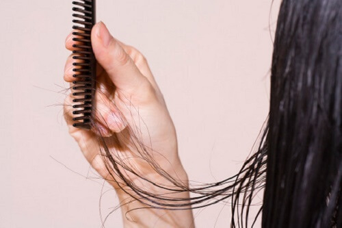 Jak zapobiegać wypadaniu włosów?