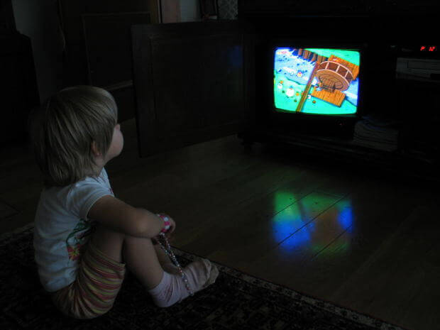 Siedzenie przed telewizorem