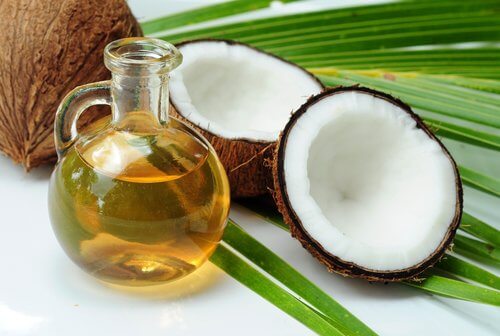 olej kokosowy na puszące się włosy