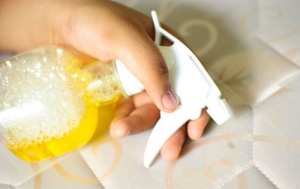 Jak wyczyścić materac, na którym śpisz?