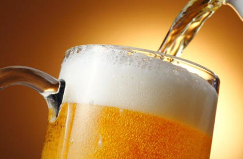 Piwo tuczy? Na czym polega sztuka picia piwa?