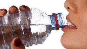 Pijesz wodę z plastikowej butelki? – Czy to zdrowe?