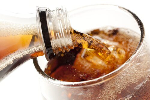 Napój gazowany typu cola