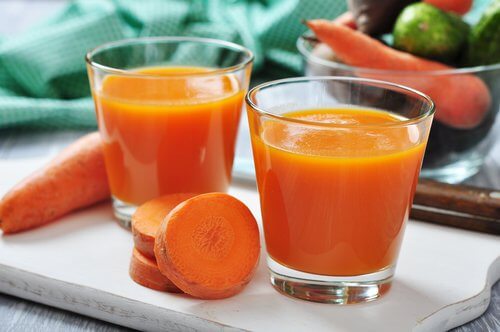 Sok z marchewki i pomarańczy