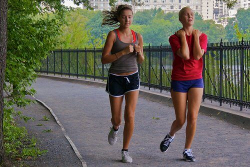 Kobiety uprawiające jogging