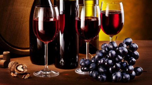 Czerwone wino i winogrona