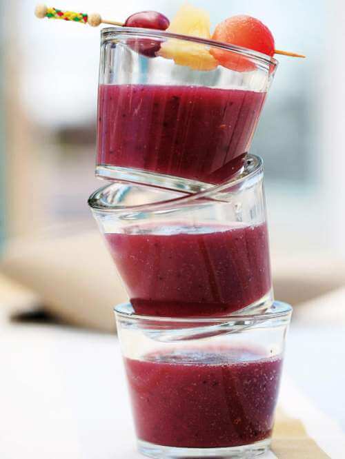 Świeży koktajl wiśniowo-ananasowy