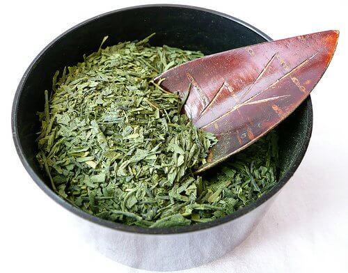 Suszone liście zielonej herbaty