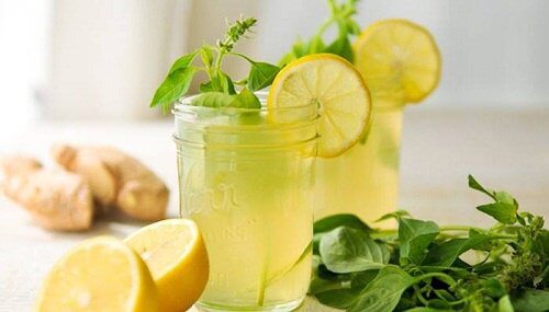 Świeży sok z cytryny