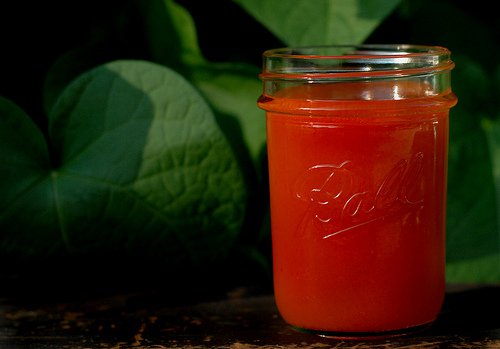 Sok z pomidora cebuli i solonej wody