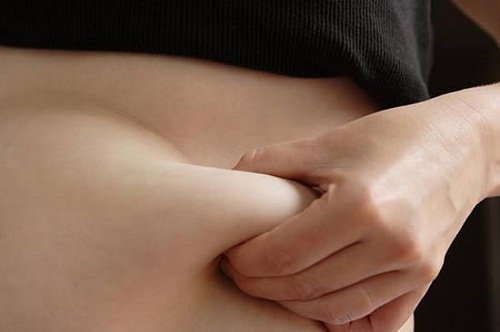 Tłuszcz na brzuchu u kobiet. Jak go zwalczyć?