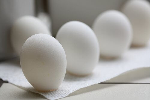 Białe jajka