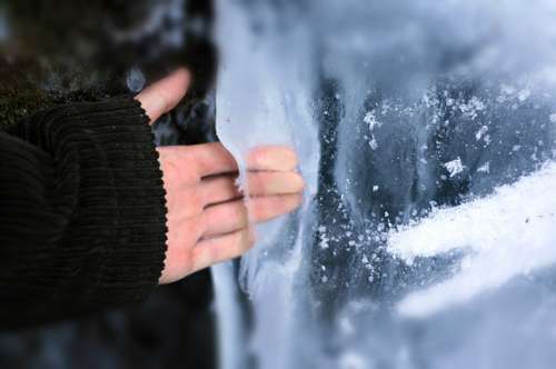 Lód i zimne dłonie
