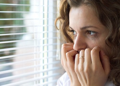 Przestraszona kobieta