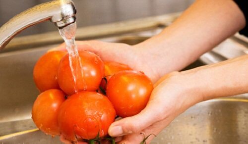 Odpowiednie mycie warzyw i owoców