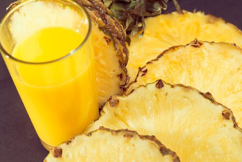 Naturalny sok z ananasa