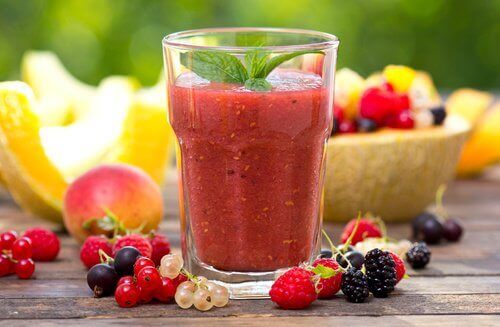 Smoothie z czerwonych owoców
