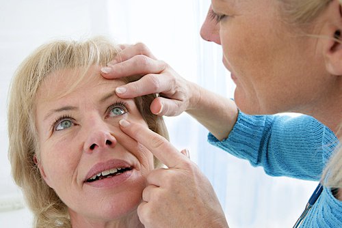 Objawy katarakty - symptomy i naturalne leczenie