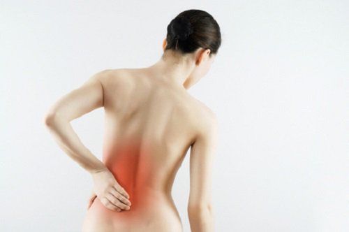 nieprawidłowa postura ciała powoduje bóle pleców
