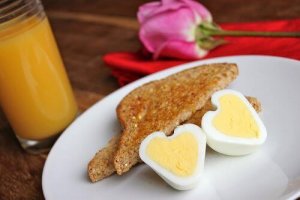 Jajka w kształcie serca - jak je przygotować?