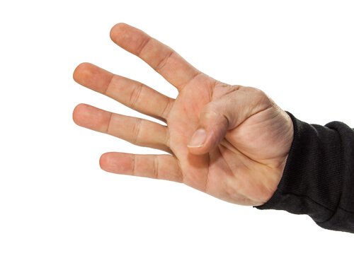 Zgięty kciuk, ćwiczenie na artretyzm w dłoniach