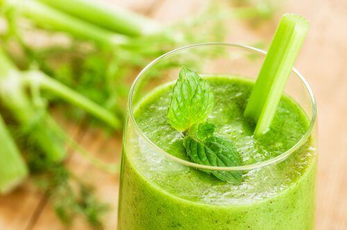 Zielony sok pomaga oczyścić jelita