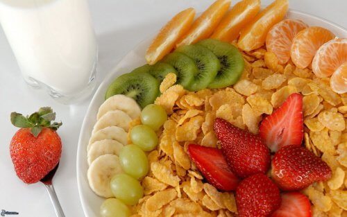 Jakie korzyści mogą Ci zapewnić owoce na śniadanie?