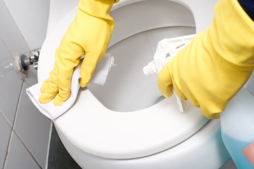 Sprzątanie toalety