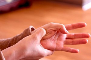 Łagodzenie dolegliwości, a punkty uciskowe