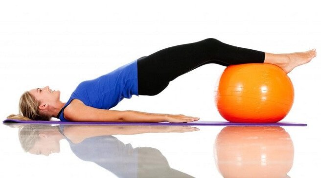 Piłka do pilatesu i ćwiczenia