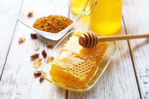 Wosk pszczeli jako naturalna odżywka do włosów