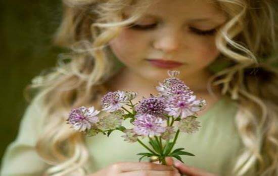 Dziewczynka z kwiatkami