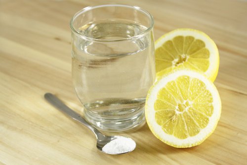 Woda, sól i cytryna na ból głowy