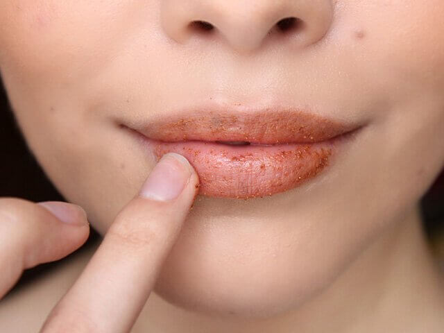 Cynamonowy peeling do ust