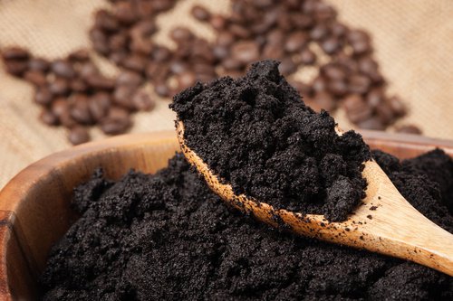 Domowe nawozy ekologiczne - fusy z kawy