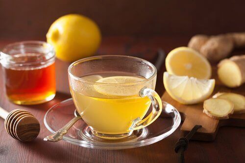 Herbata z cytryną - remedium na zatkany nos