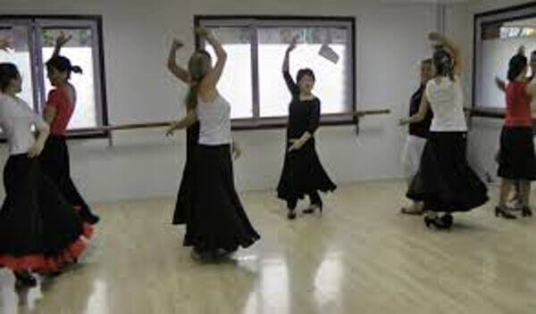 kobiety tańczą flamenco