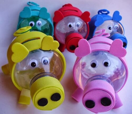 Plastikowe butelki w formie skarbonki