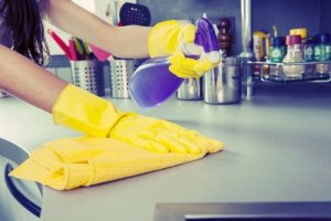 Co czyścić w domu? Oto 8 artykułów gospodarstwa domowego
