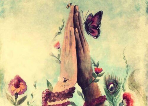 Złożone ręce wśród motyli i kwiatów