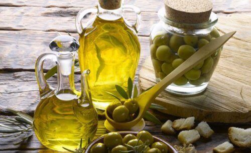 Buteleczki oliwy z oliwek i tłuszcz roślinny