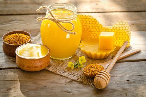 Wosk pszczeli i miód - naturalne kosmetyki