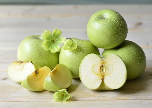 Zielone jabłka na nawadniający sok