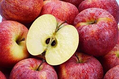 Jabłko i pestki